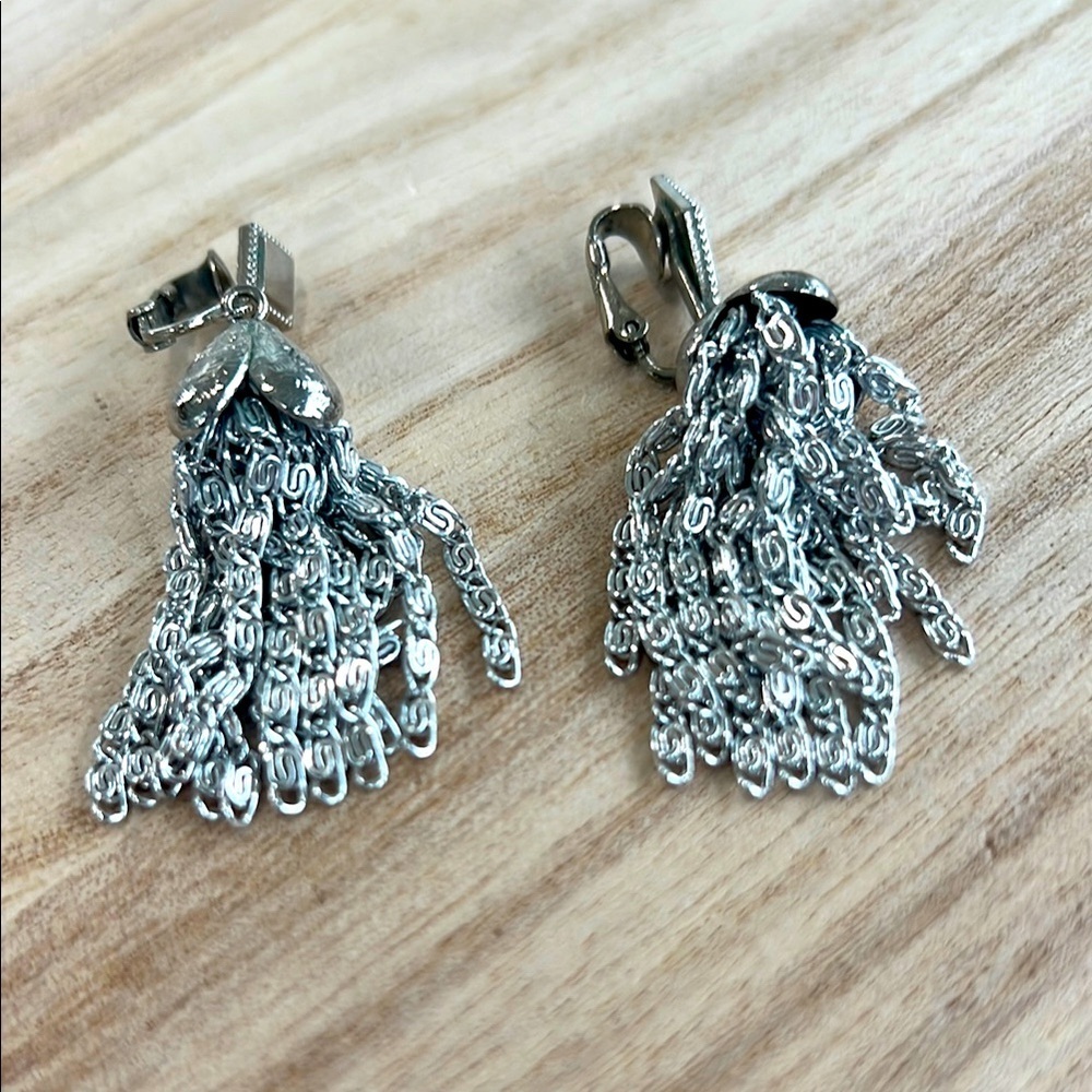 Vintage 1950s Sarah Coventry “S A C” Silver Tassel Clip‑On Earrings – Paper‑Clip
